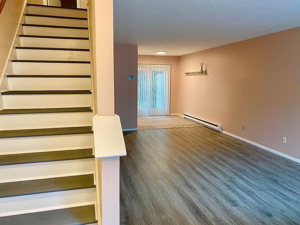 2nd image of 7 Grandview Dr #U7