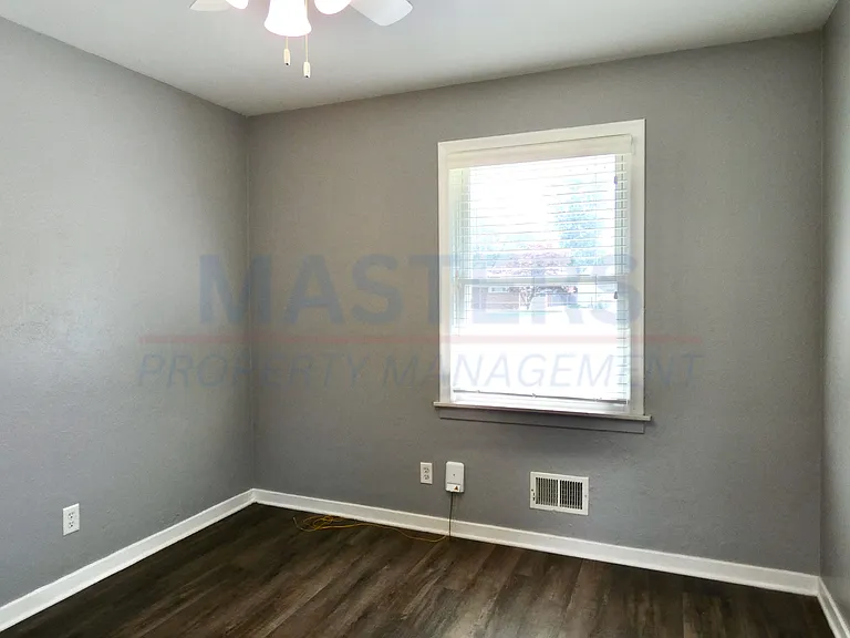 827 Wall St — Photo 17