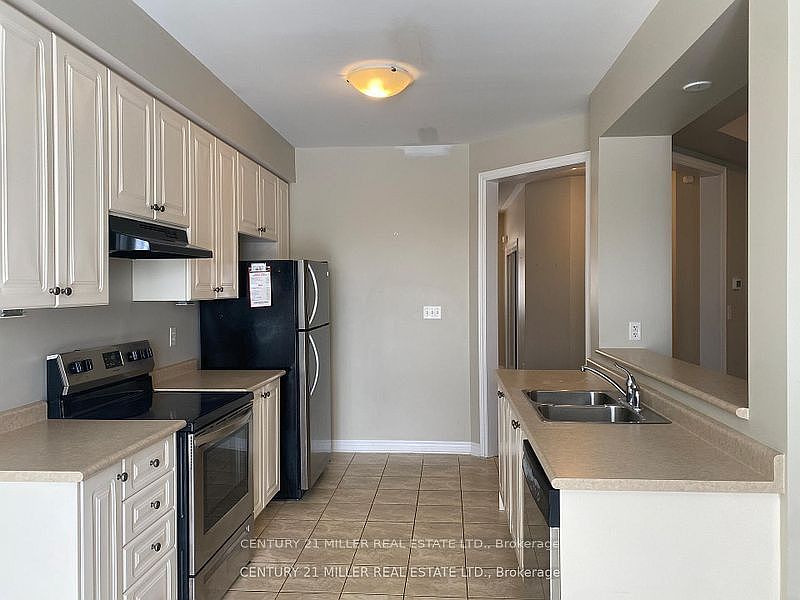 Oakville Townhouse for rent - 3 Bedrooms — photo 6
