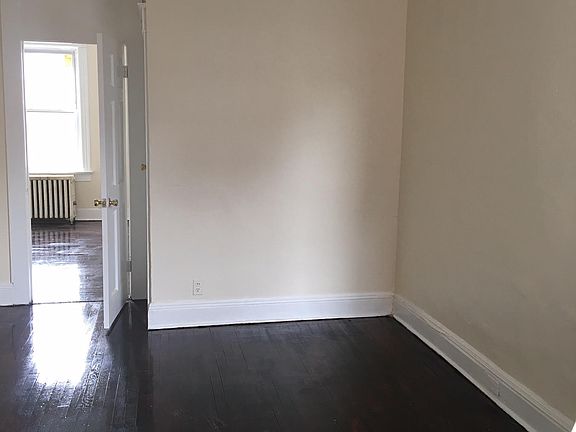 5th image of 38 Park Hill Ave APT 3