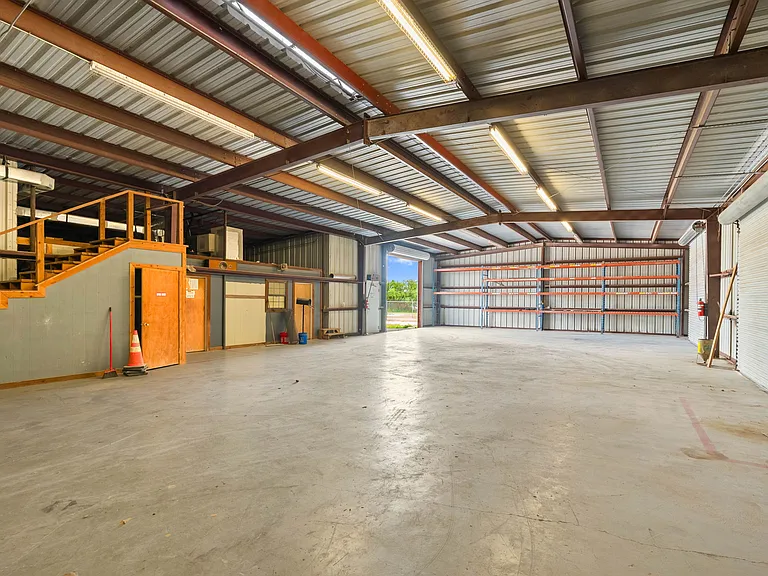 2404 S US Highway 281 #1 — Photo 40