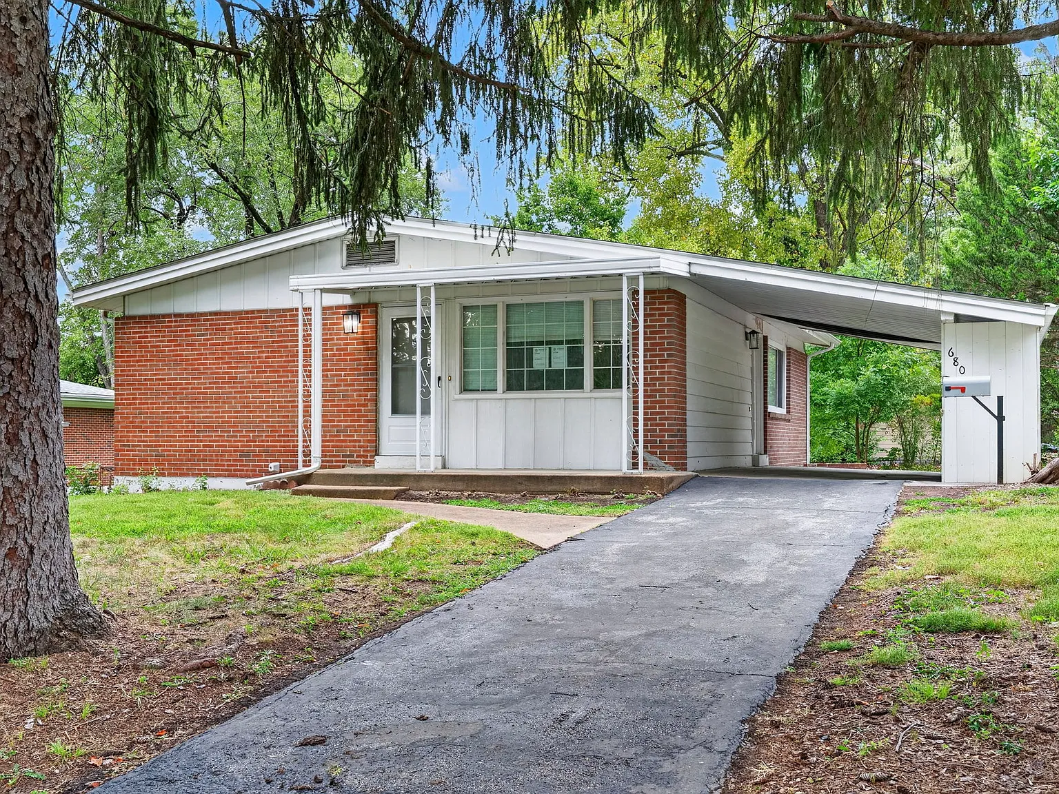 3 bed, 1400 sqft, $1,800 — Photo 1