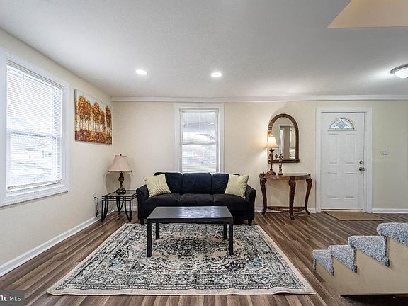 5th image of 8033 Edgewater Ave