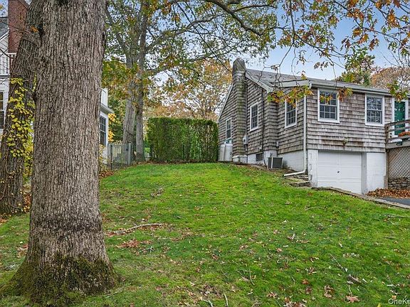 2nd image of 3748 Noyack Road