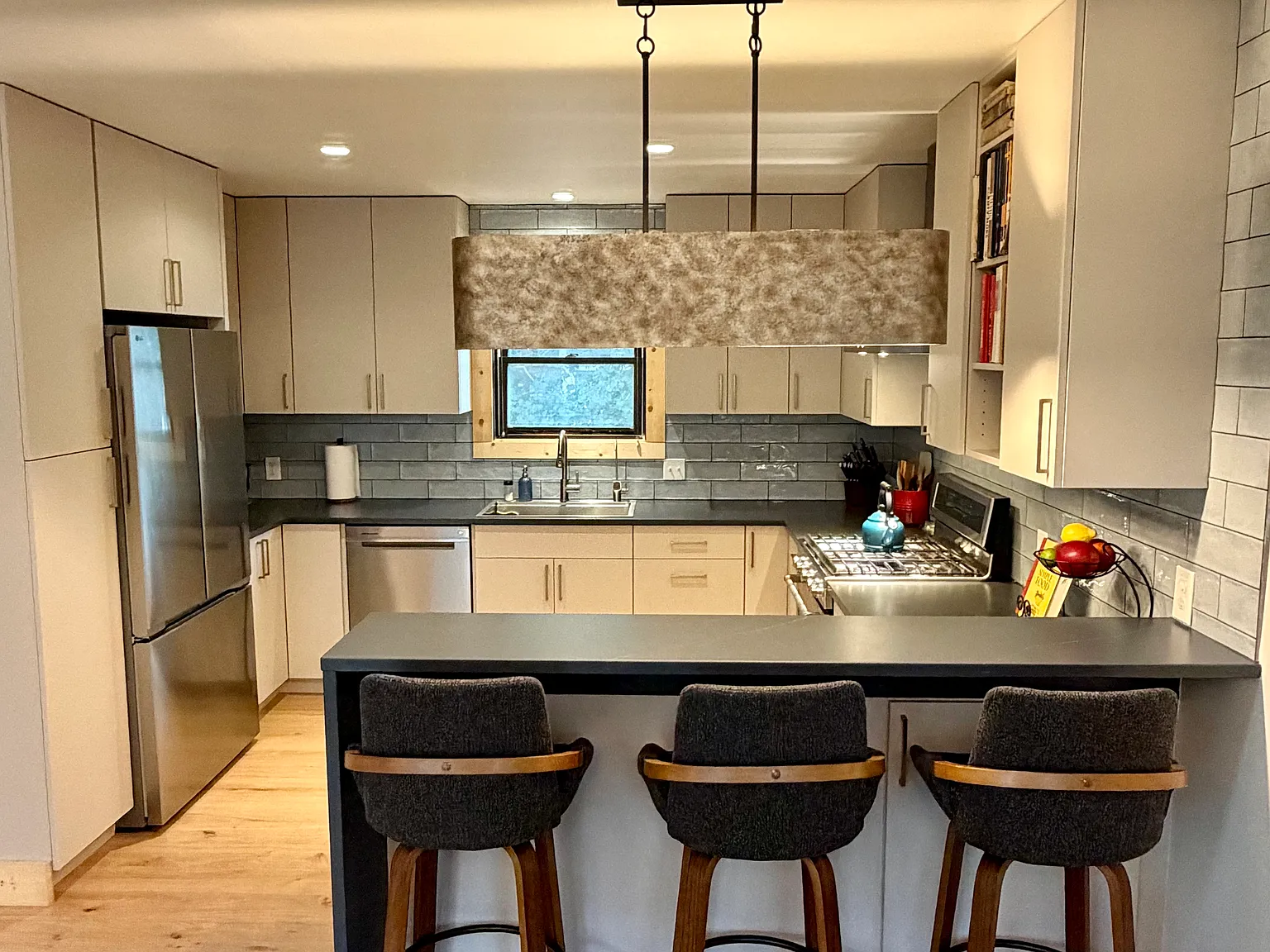 2 bed, 940 sqft, $3,400 — Photo 4