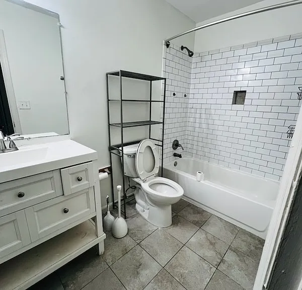 1031 Curran St NW #B — Photo 23