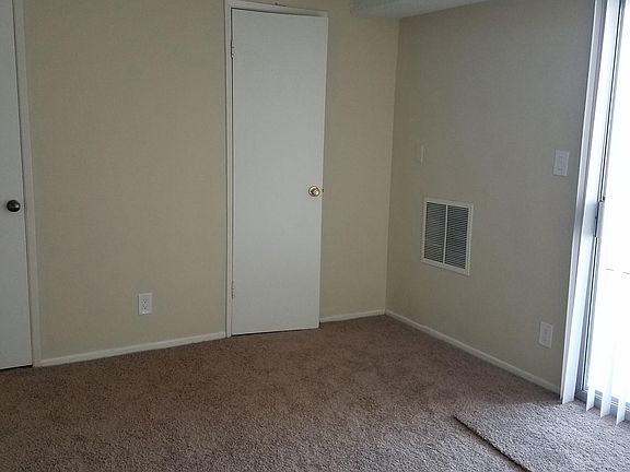 3rd image of 6121 Woodman Ave APT 310