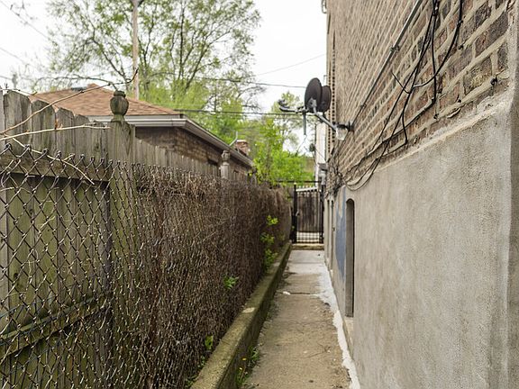 5th image of 2656 S Sawyer Ave