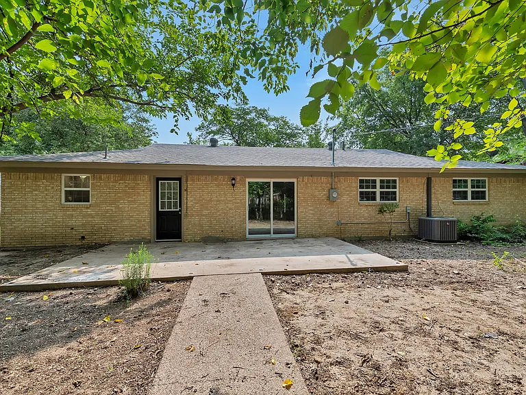 2833 Kingsbury Ave — Photo 25