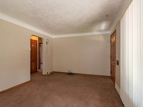 4th image of 2610 Grovewood Ave