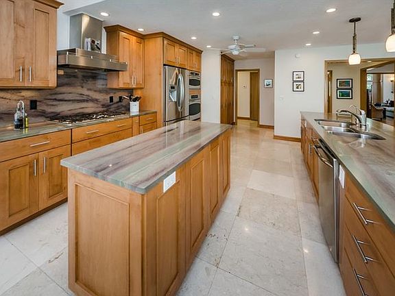 5th image of 3520 Shoreline Cir