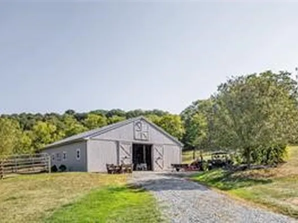 369 Maple Ln, McMurray, PA 15317