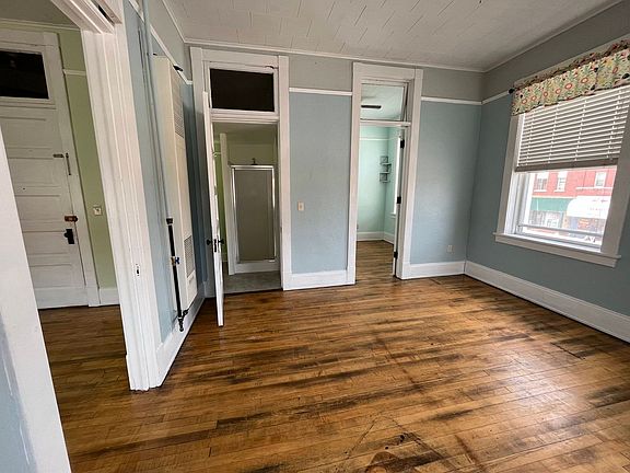 5th image of 1100 1/2 N Superior Ave APT 1