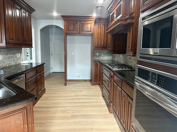 3rd image of 2903 SW Bensonwood St
