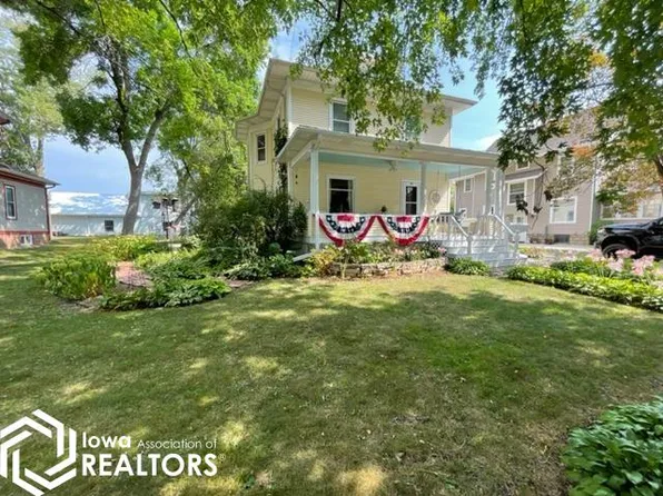 804 1st Ave S, Clear Lake, IA 50428