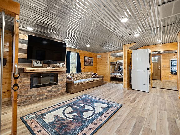 5th image of 414 Upper Cane Creek Rd