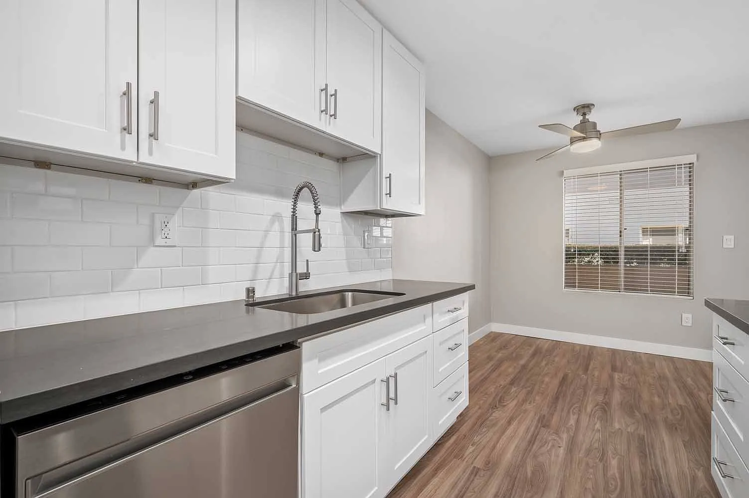 Los Robles Apartments — Photo 3