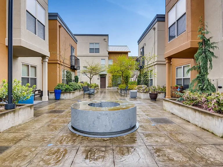 6273 NE Carillion Dr #103 — Photo 32
