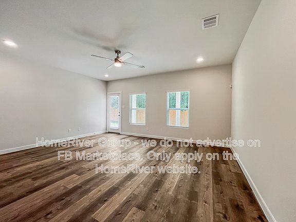 3rd image of 454 Suffolk Dr