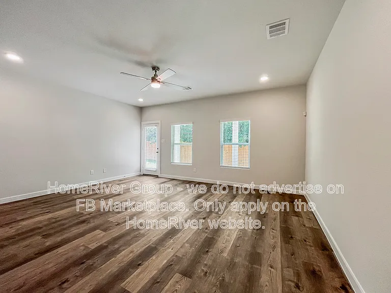 454 Suffolk Dr — Photo 3