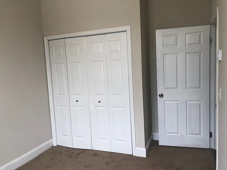 Huntington Apartments — Photo 19