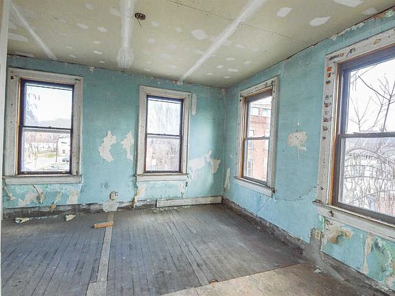 2nd image of 821 Livingston St