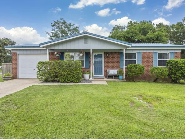 56 10th St, Shalimar, FL 32579