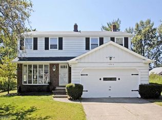1950 Hampton Rd, Rocky River, OH 44116