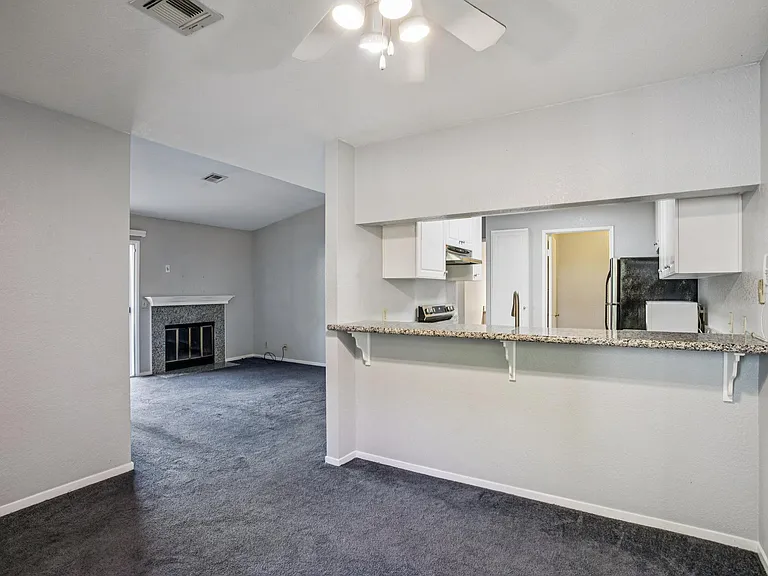 600 Canyon Oaks Dr #F — Photo 8