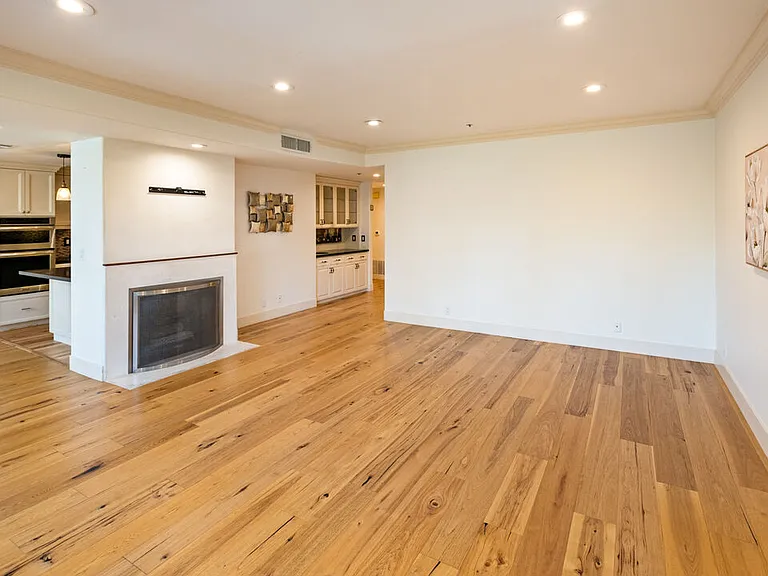 575 S Barrington Ave #305 — Photo 8