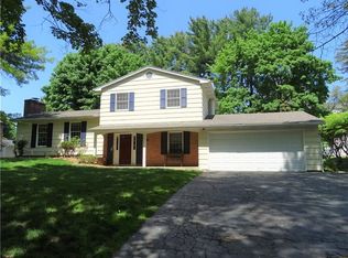 16 Nettlecreek Rd, Fairport, NY 14450