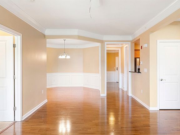 5th image of 57 Augustus Ct Unit 4006