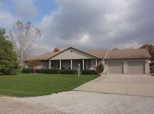 70 Jibby Ests, Sullivan, IL 61951