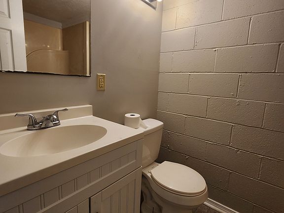 4th image of 1325 Virginia Ave Unit B2