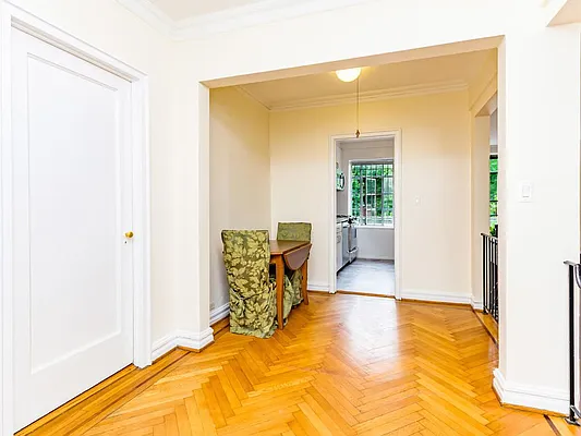 Sold by Re/Max In The City | media 8