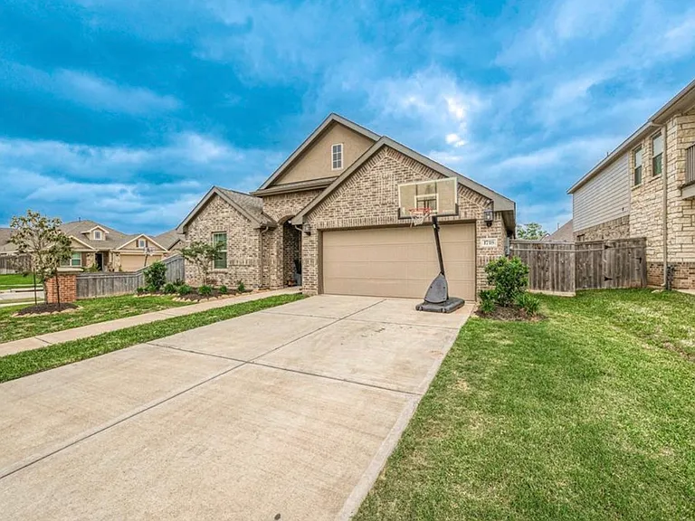 1718 Delta Creek Dr — Photo 1