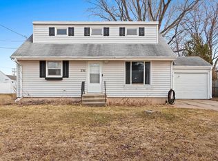 2311 E River Dr, Green Bay, WI 54301