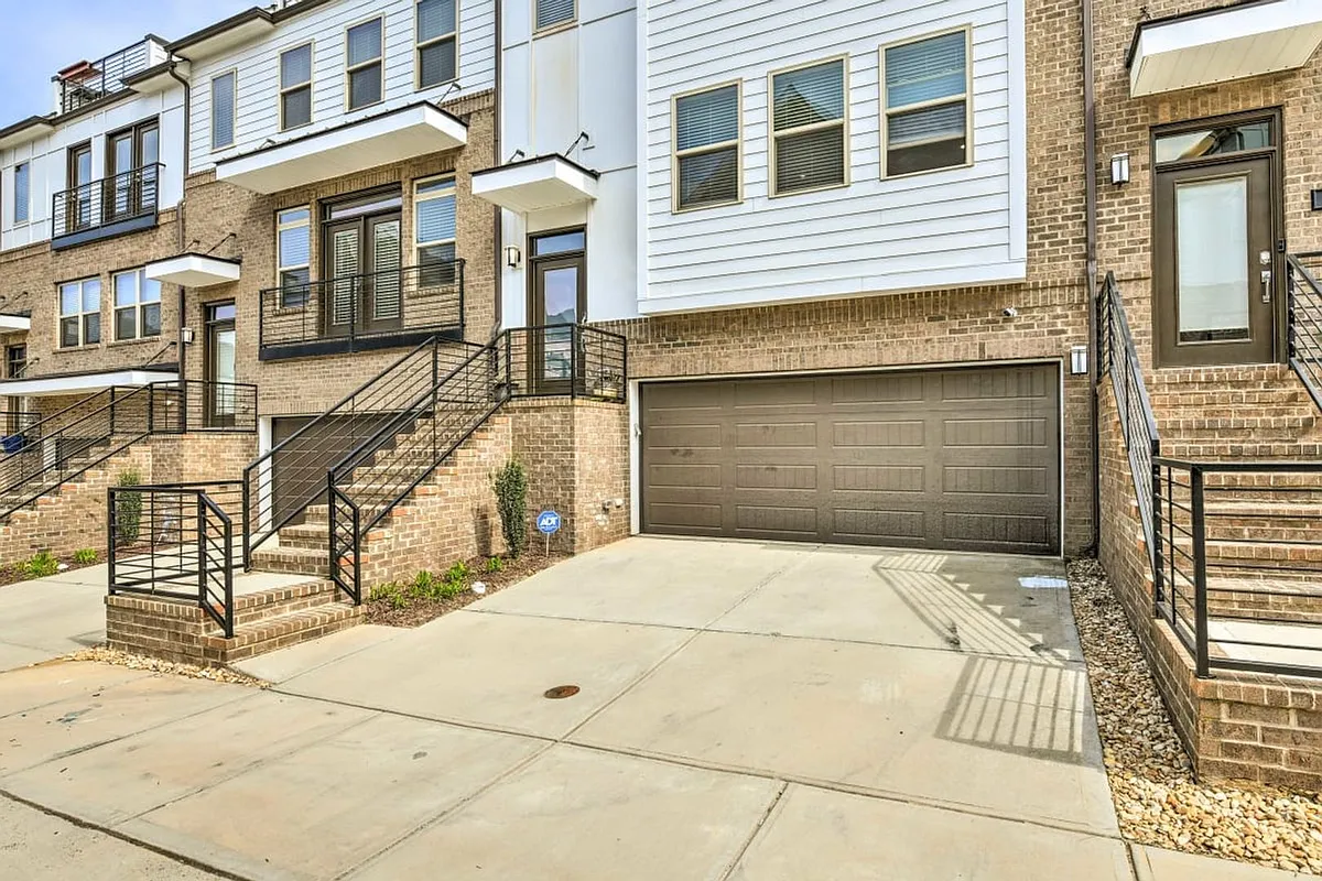 Building Photo - 17023 Soho Dr