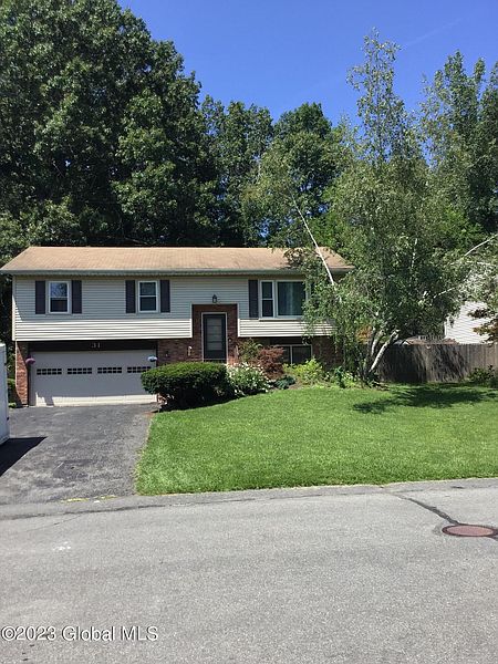 2nd image of 31 Aspen Circle