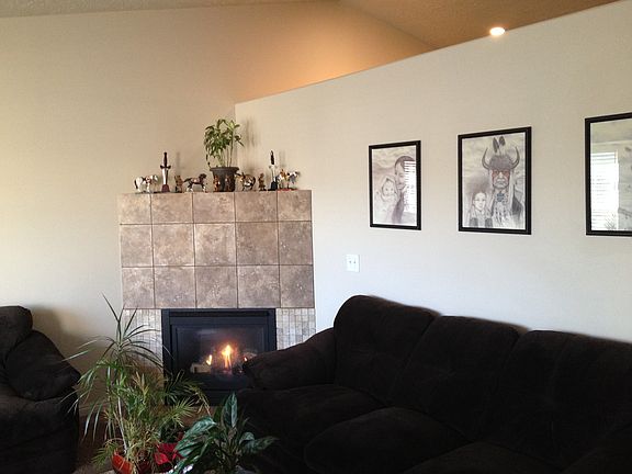 4th image of 1323 W Barton Hollow Dr