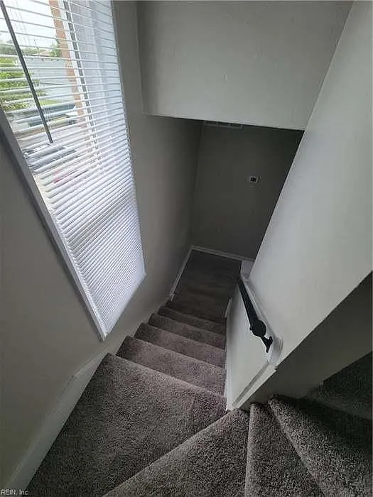 1214 Underwood Ave — Photo 3