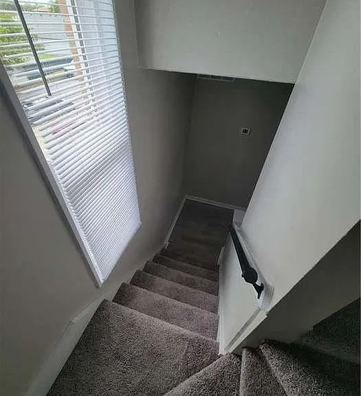 1214 Underwood Ave — Photo 3