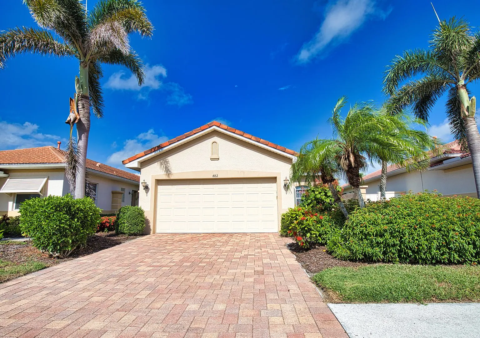 Seasonal Short-Term 2 Bed 2 Bath Single Family Home located in Venetian Golf and River Club! — Photo 1