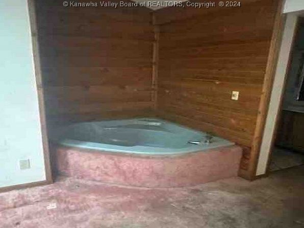 28 Poplar Grove Est, Princeton, WV 24739