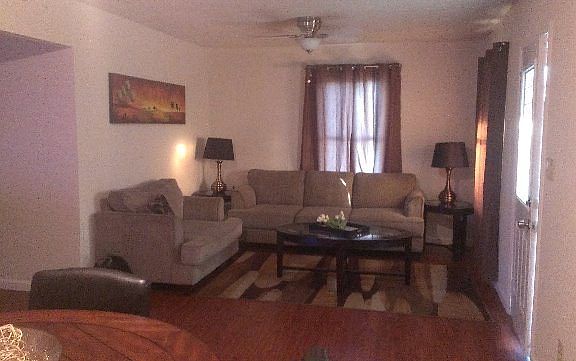 2nd image of 902 N Avenue C