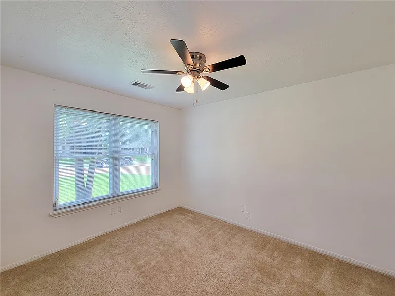 16807 Sussex Dr — Photo 12
