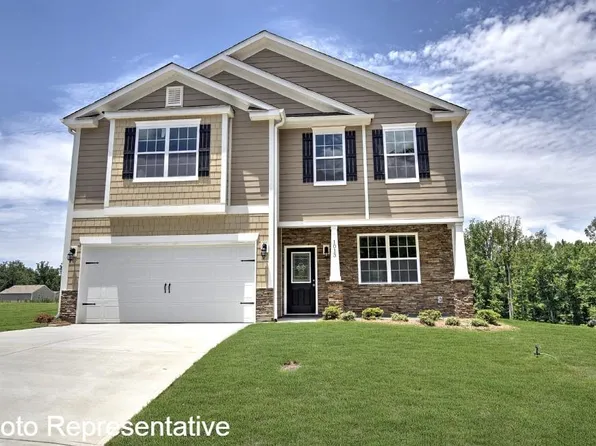 906 Newport Ct, Asheville, NC 28806