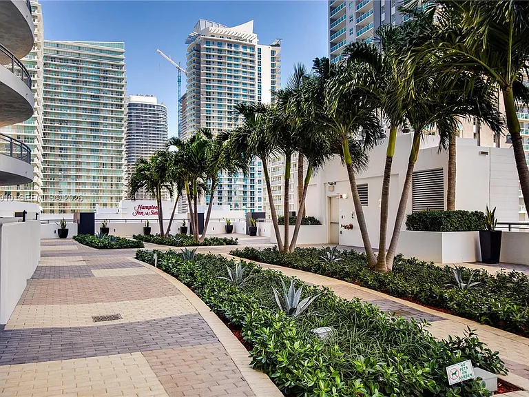60 SW 13th St #4613 — Photo 37