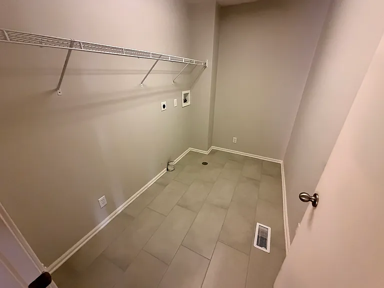 908 Mineral Dr — Photo 18