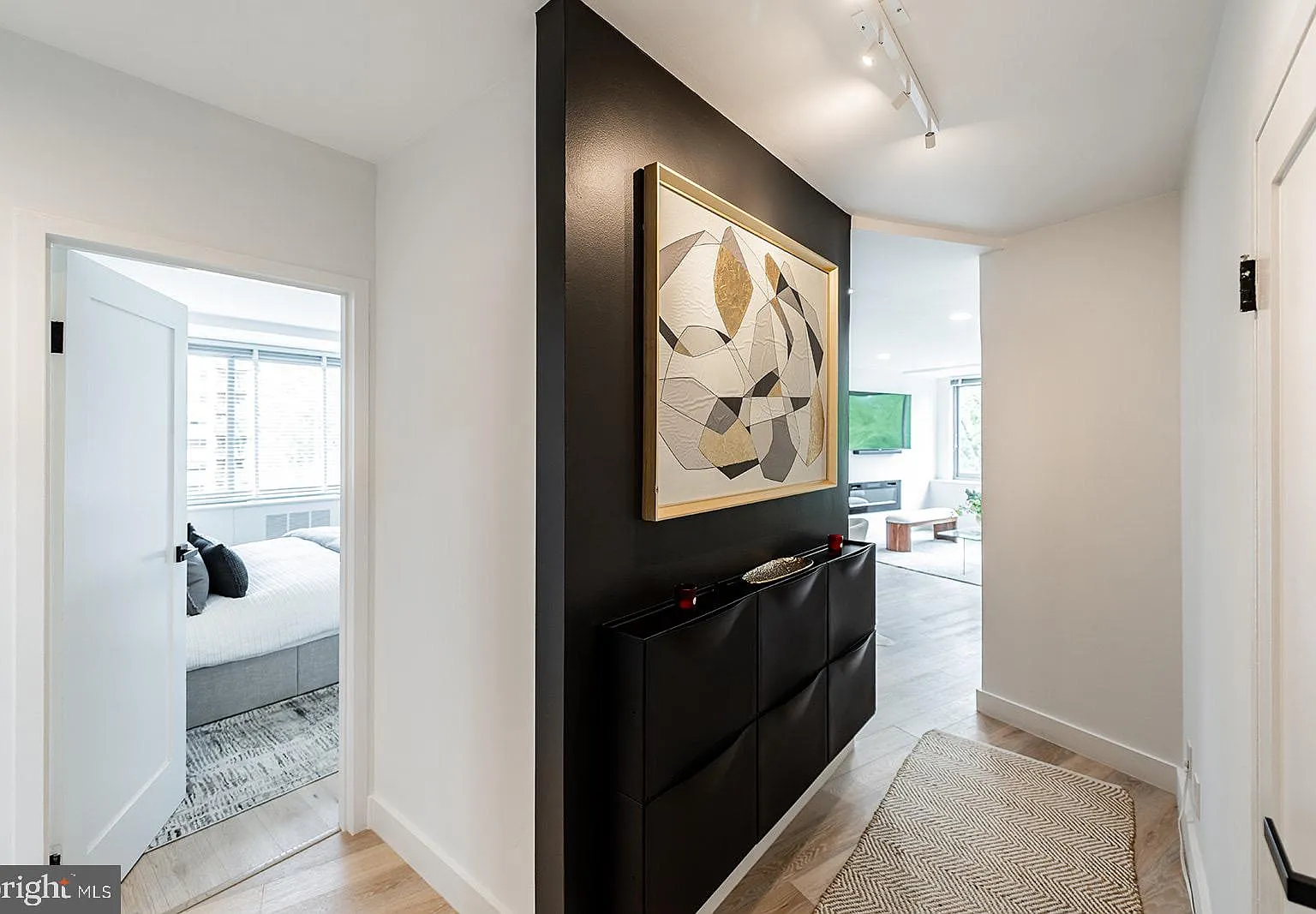 3 bed, 2.0 bath, 1010 sqft, $5,500 — Photo 3